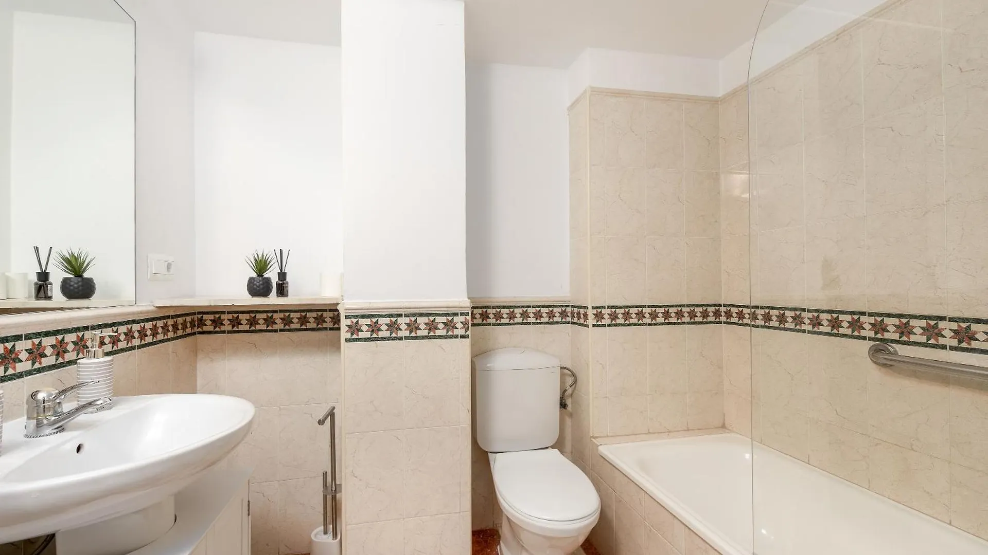 Right On The Beach - 4Br Seaview Estepona 0*,  Spanien