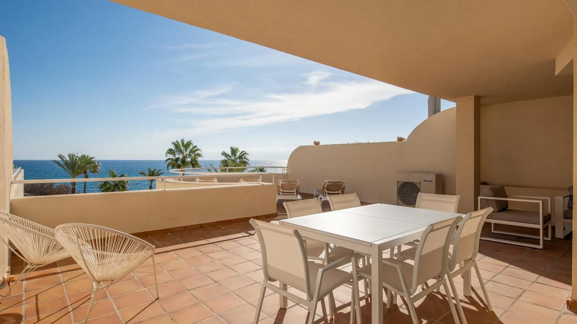 Lägenhet Right On The Beach - 4Br Seaview Estepona Spanien
