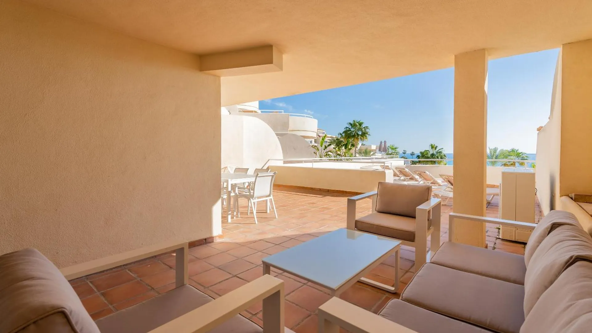 Lägenhet Right On The Beach - 4Br Seaview Estepona