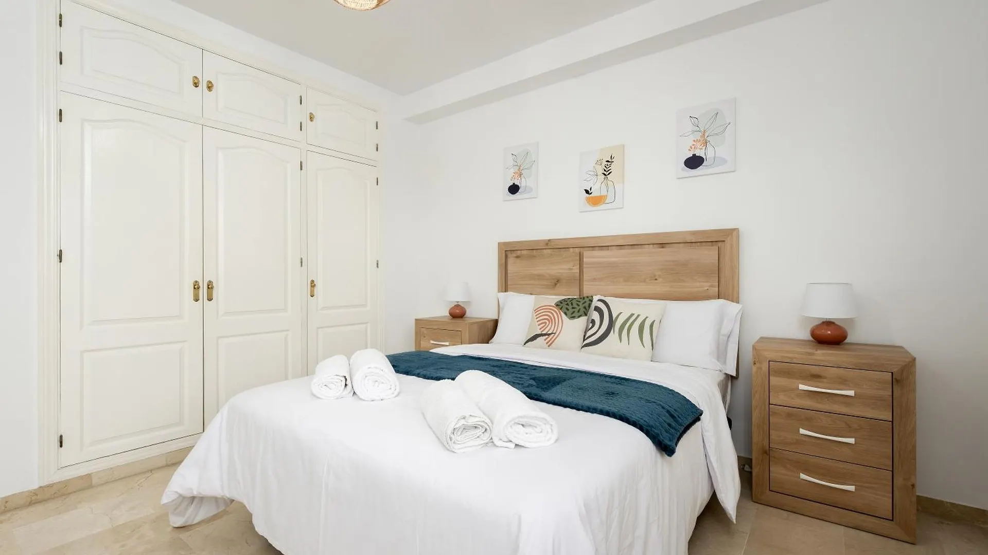 Lägenhet Right On The Beach - 4Br Seaview Estepona