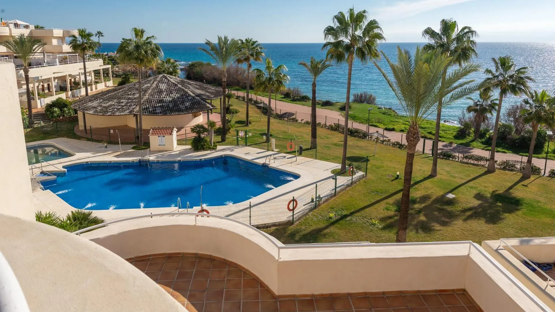 Right On The Beach - 4Br Seaview Estepona Spanien